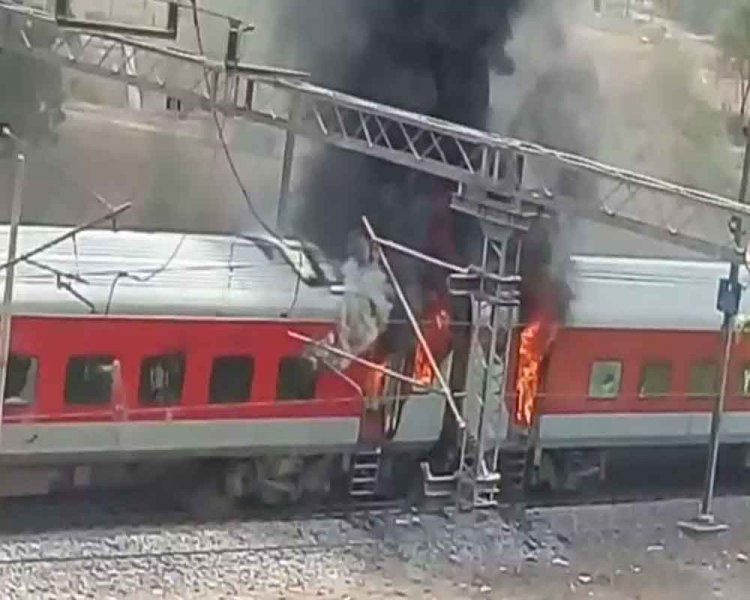 Fire in Bhubaneswar-bound Rajdhani Express, none injured