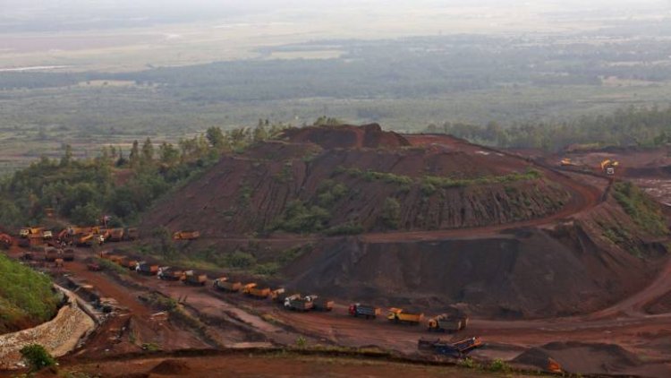 Govt to e-auction iron ore dumps lying in Goa: Sawant