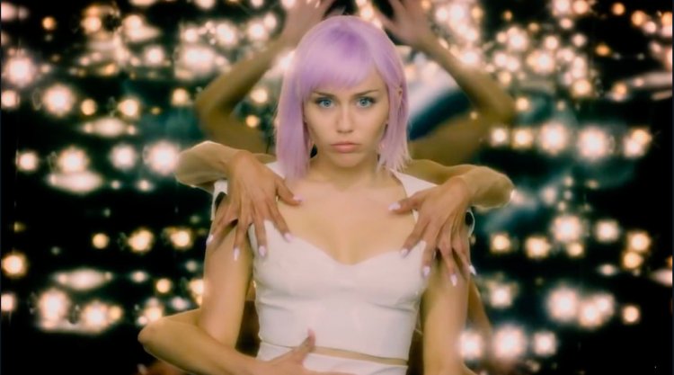 ‘Black Mirror’ Season 5 trailer gives us a pink-headed Miley Cyrus, and a lot more