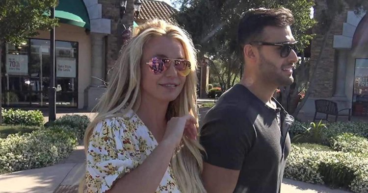 Britney Spears says she will perform again