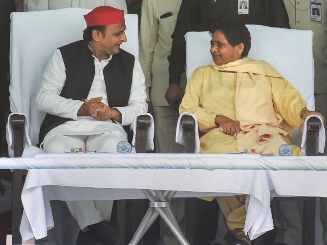 Mayawati meets Akhilesh after exit polls projections