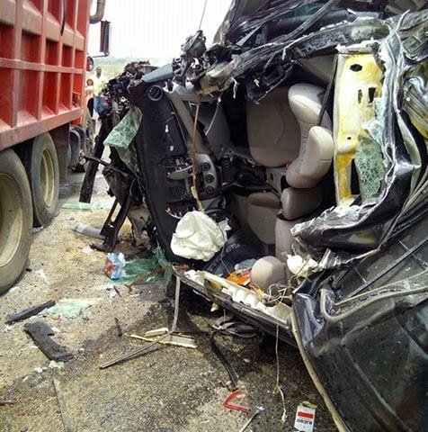 4 killed in van-truck collision in Jaunpur