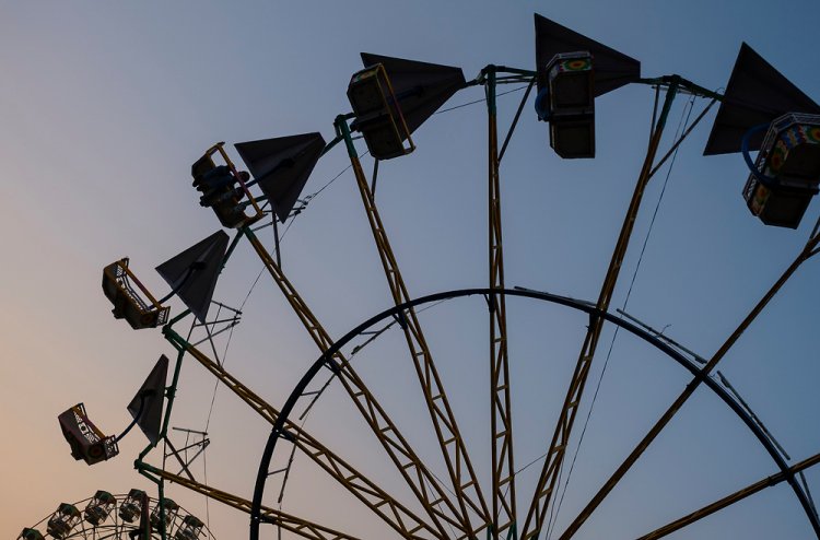 Nine-year-old girl falls off Ferris wheel, dies