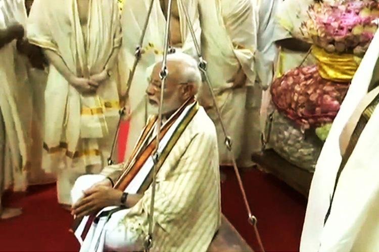 Modi wears traditional 'mundu', visits Guruvayur temple