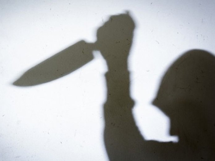Man attacked with blade after quarrel over mobile game