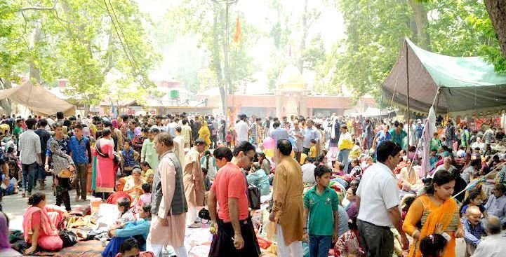 Hundreds gather in Kashmir for annual Kheer Bhawani mela