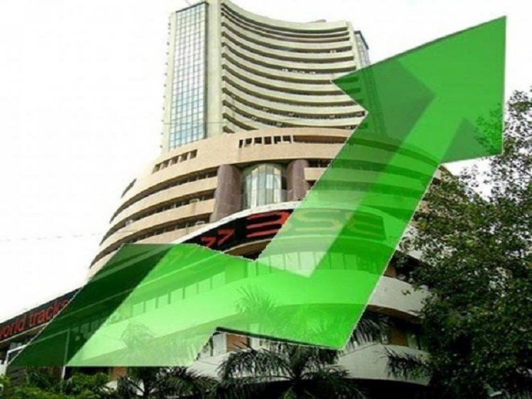 Sensex, Nifty extend gains; IT stocks steal the show