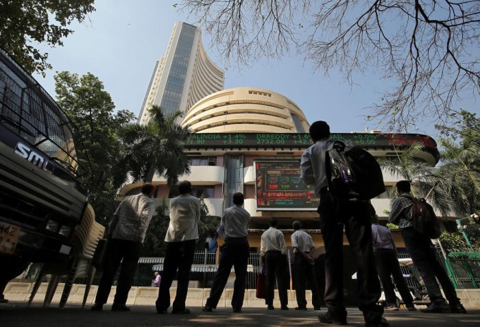 Sensex falls over 150 pts; banking, IT stocks drag