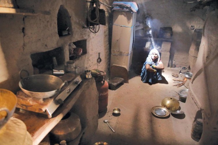 Maharashtra govt announces scheme for smokeless kitchens
