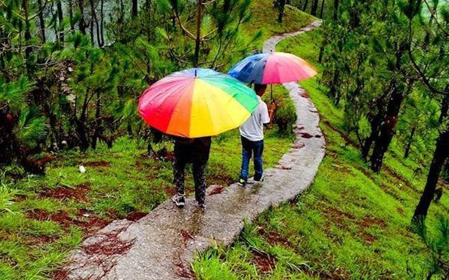 Four Things You Can Do to Beat the Rain While Travelling
