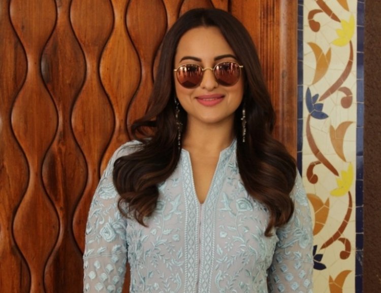 Sonakshi Sinha becomes the first actress to talk about sex with family