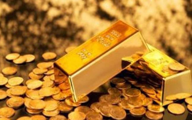 Gold plunges Rs 300 on weak global cues, muted demand