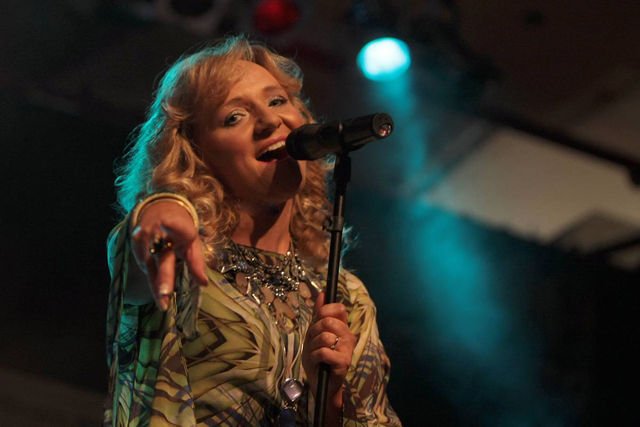 Debbie Nunn Releases New Single "Live The Dream"
