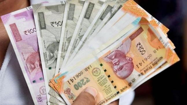 Rupee slips 11 paise to 69.05 vs USD in early trade