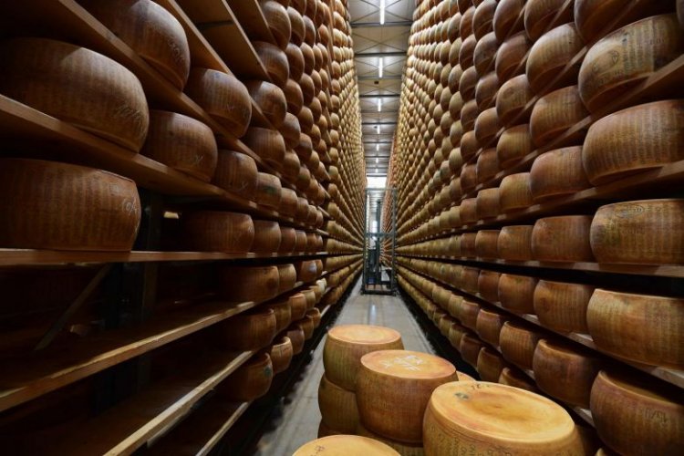 US proposes tariffs on EU cheese, pork and whiskey