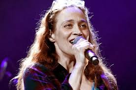Fiona Apple pledges to donate royalties of ‘Criminal’ for refugees