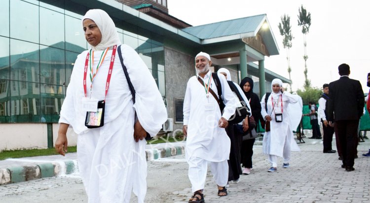 304 haj pilgrims from J-K left for Saudi Arabia