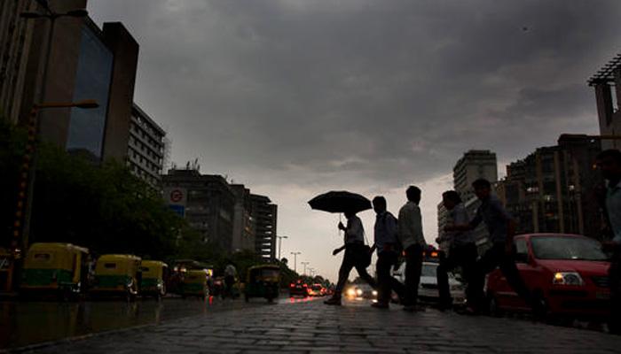 Cool, cloudy morning in Delhi, light rain expected