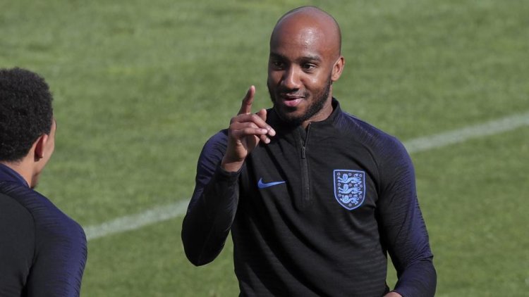 Everton sign England midfielder Delph from Manchester City