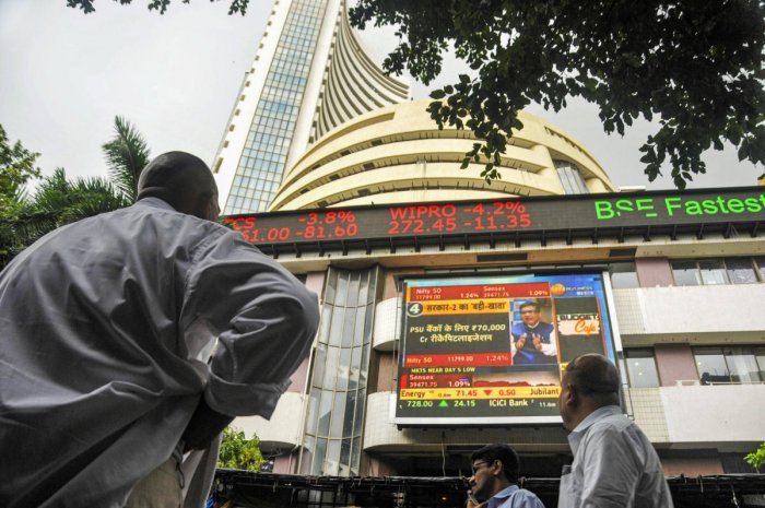 Sensex plummets 560 pts; bank, auto stocks bleed