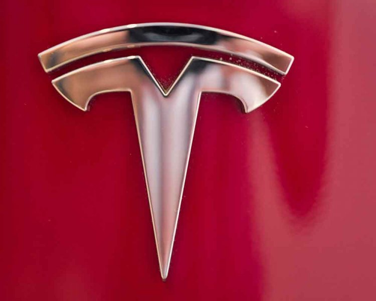 Tesla shares plunge as it reports big Q2 loss