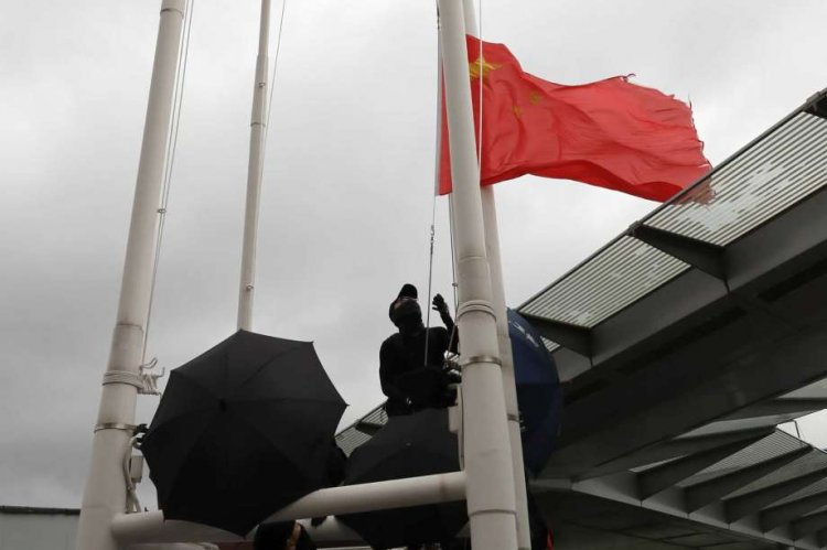 Hong Kong protesters throw Chinese flag into iconic harbour