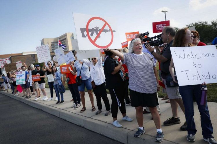 Protesters chant as Trump visits Dayton, El Paso