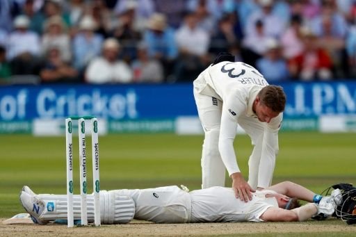 Australia's Smith out of second Ashes Test with concussion