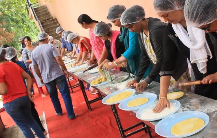 A citizen group from Bengaluru prepared 50,000 rotis to feed flood victims in Karnataka and plans to prepare more