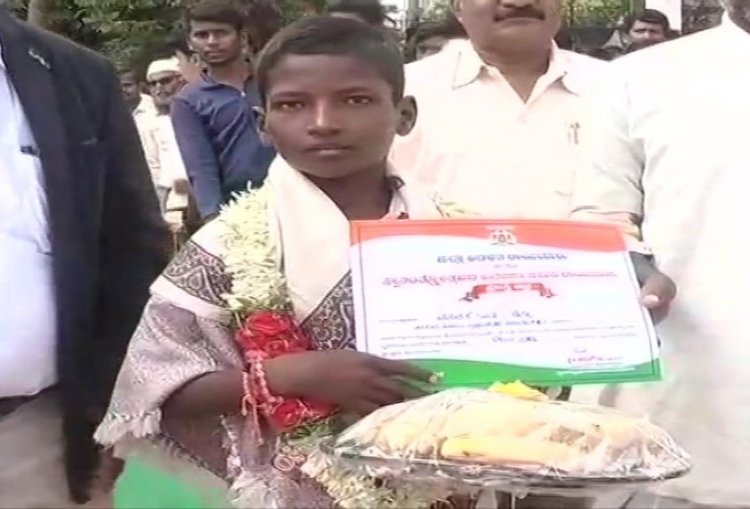 12-Year-Old Karnataka Boy Risk fully Guides an Ambulance Carrying Sick Children Through the Flood; Gets Awarded