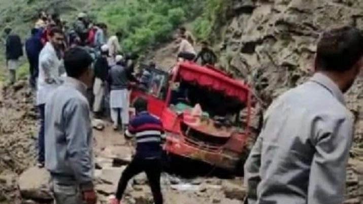 30 pilgrims injured after bus falls into ditch in UP