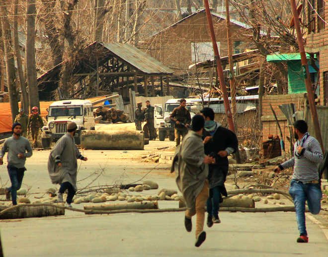One injured in stone-pelting in Pulwama