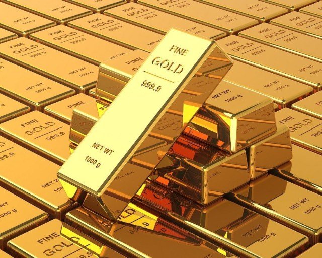 Gold gains Rs 122, silver jumps Rs 2,070