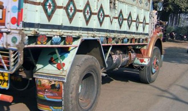 Delhi: Truck driver dies in crash