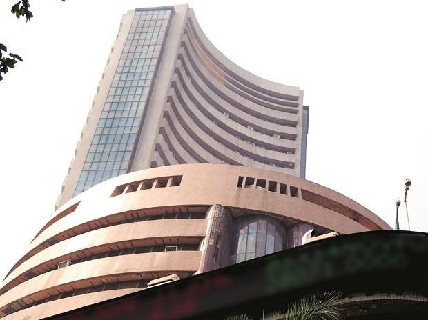 Indian equities subdued; banking, IT stocks top drag