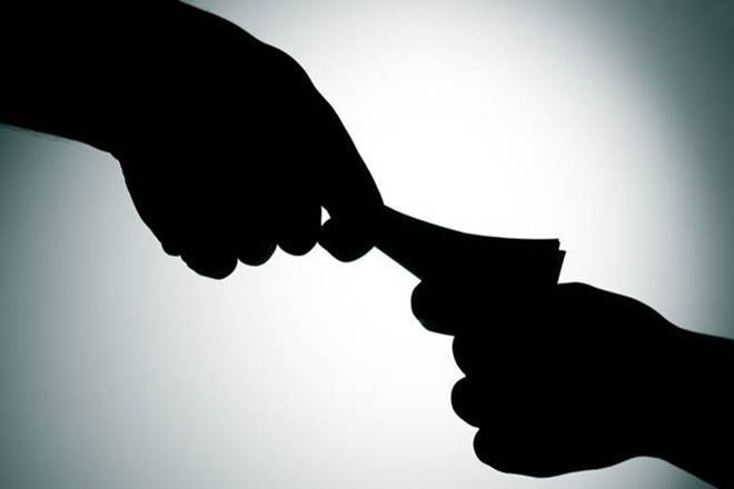 CBI arrests MHA officer for offering bribe