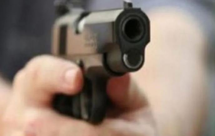 Couple robbed at gunpoint in Connaught Place
