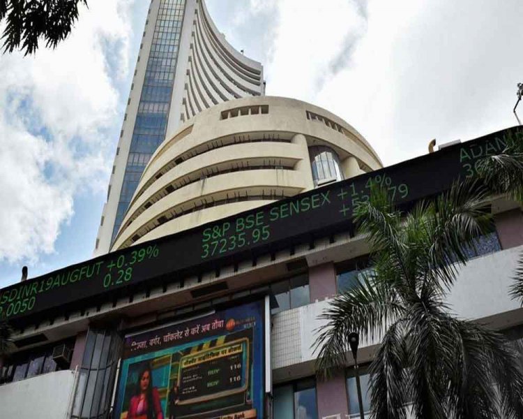 Sensex plunges 504 pts; bank, auto stocks tank