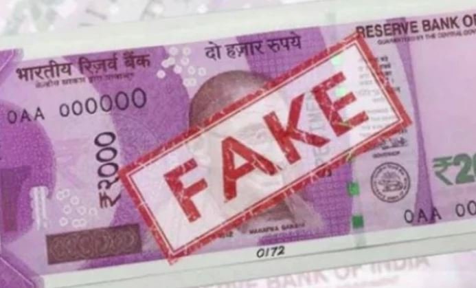 Three held for printing and selling fake currency