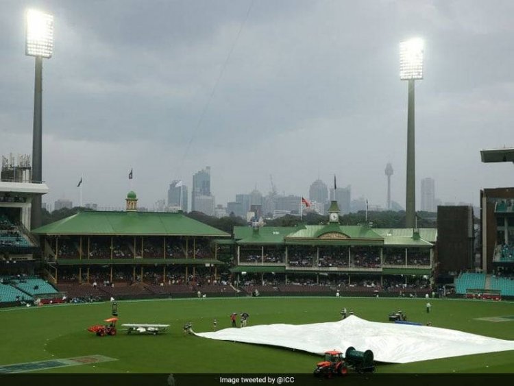 Australia frustrated as Pakistan saved by rain in T20