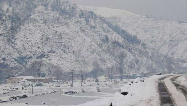 Mughal Road closed after snowfall in J-K