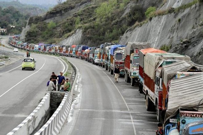 Traffic resumes on Jammu-Srinagar NH