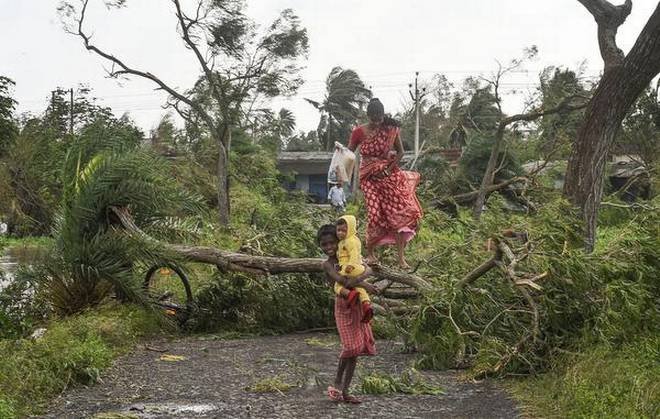 Cyclone 'Bulbul' disrupts normal life in Bengal; 4 killed