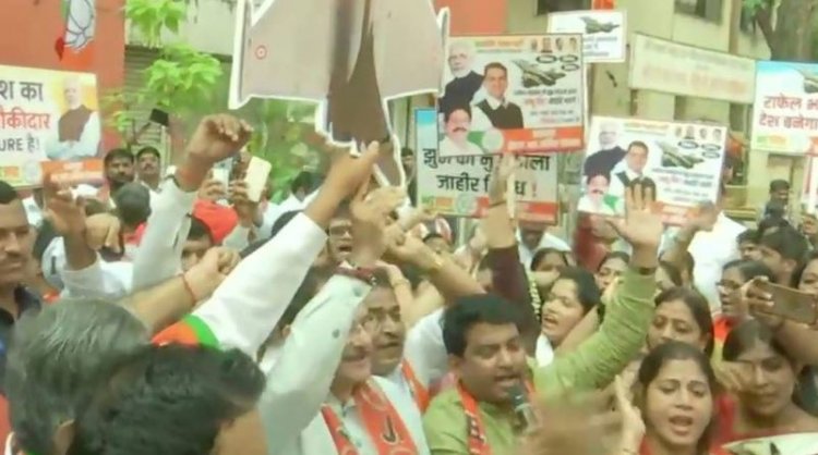BJP holds protests seeking Rahul's apology