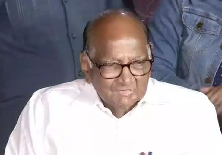Pawar briefs Sonia on political situation in Maharashtra