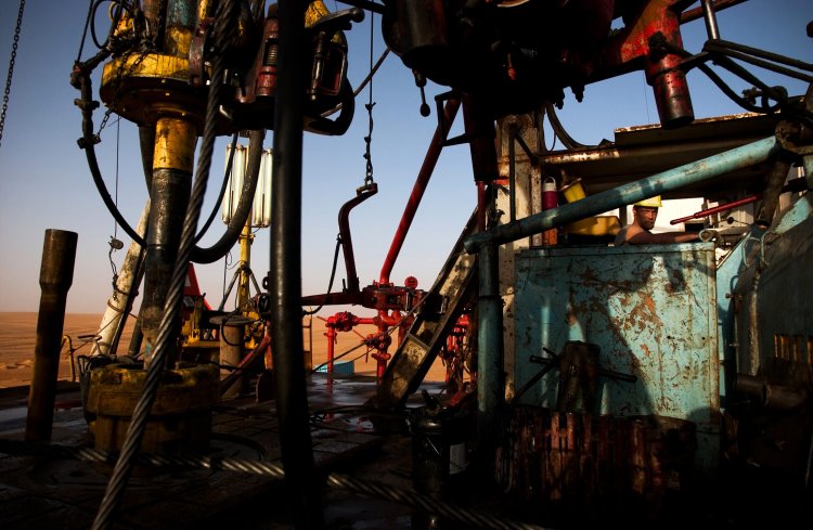 Fighting suspends output at Libya oil field