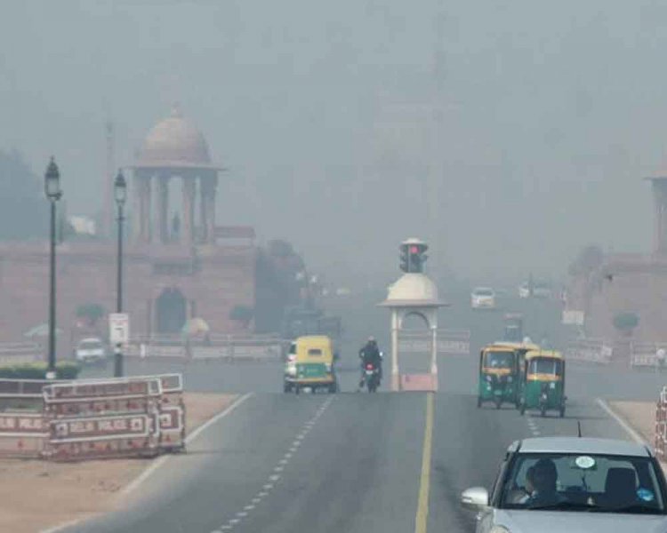 Air quality in Delhi borders 'severe levels'