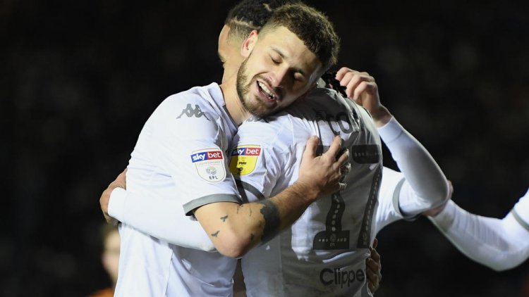 Leeds win seventh in a row to regain Championship lead