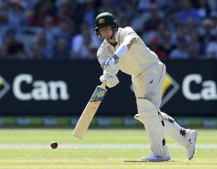 Smith blocks out boos in MCG test