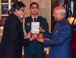 President honours Amitabh Bachchan with Dadasaheb Phalke Award